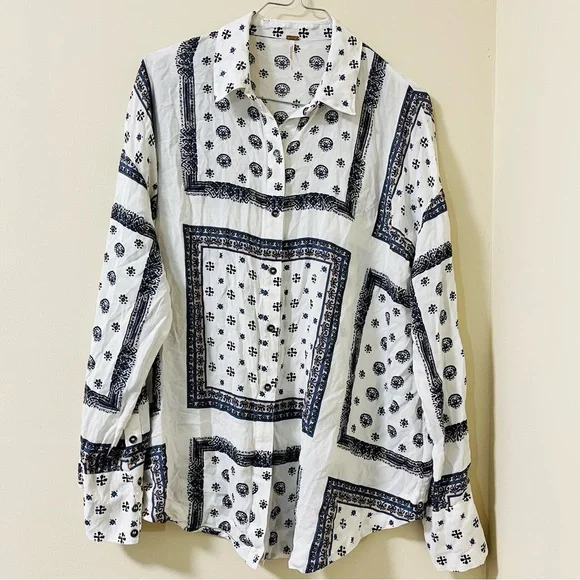 Free People Voile Little Secrets Shirt in a white and blue bandana print size XS - Picture 2 of 5
